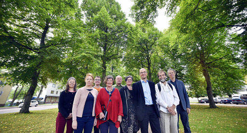 VILL RÄDDA ESPLANADEN Från vänster Ann Tronde, Nann Sommarström, Jussi Luomanen, Gunda Åbonde-Wickström, Teppo Suoranta, Anne Nordblom, Kai Söderlund, Patrik Tronde och Daniel Daggfeldt.