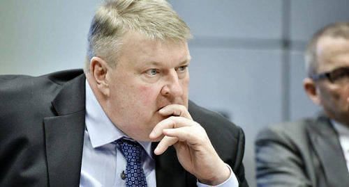TRÄFF Finansminister Mats Perämaa träffar kollegan Petteri Orpo för att diskutera beskedet om klumpsumman.