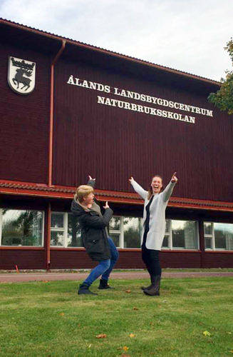 OPTIMISTISKA Duon bakom livsstilskonceptet Fananamma, Susanne Sivén och Fanny Lindström, flyttar in i den gamla naturbruksskolan vid Ålands Landsbygdscentrum.