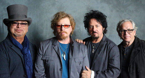 TOTO-XIV-Press-Photo-300dpiPRINTHIGHRES_809x436_acf_cropped