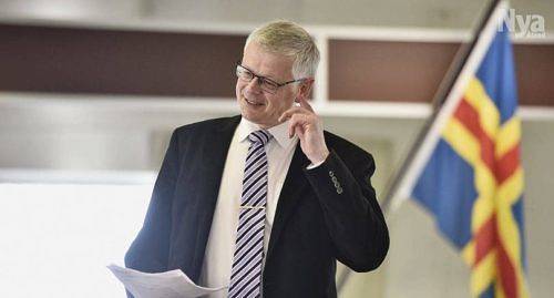 NY KOMMITTÈ Harry Jansson vill inte att de kunskaper som i dag finns i Ålandskommittén ska gå förlorade. Han vill bilda en ny parlamentarisk åländsk kommitté som både fullföljer den nu pågående processen och inleder en ny.