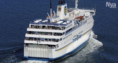 MÅNGA RESENÄRER Mycket folk ville resa med m/s Eckerö då hon åter var i trafik på fredagen.
