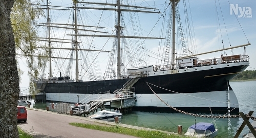 NÄRA NU Den här veckan ska Pommernkommittén välja ett av de två anbuden för Pommmerndockan. Ett nytt alternativ har seglat upp.