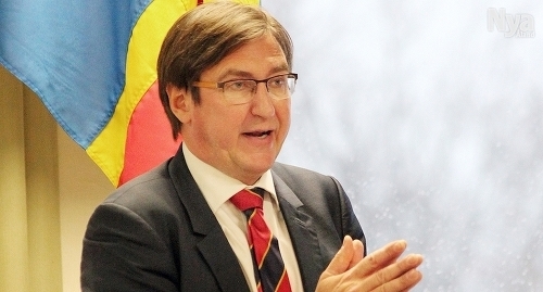 INTE GLAD Centerns partiledare Jörgen Pettersson är allt annat än glad över gårdagens besked att Ålands sexton kommuner ska bli fem före nästa val.