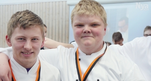 MEDALJ Frank Röholm och Alexander Nylund från Ålands yrkegymnasium vann matlagningsgrenen.