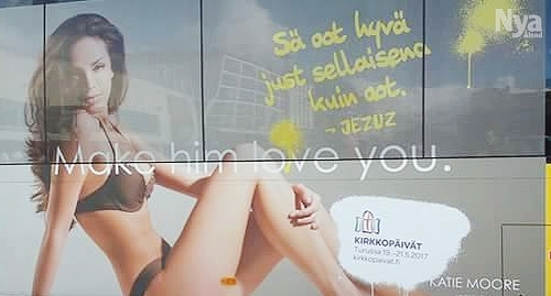 REKLAM FÖR KYRKODAGAR Har en lättklädd trådsmal tjej något med kyrkans budskap att göra? Efter starka protester har reklamen tagits bort.