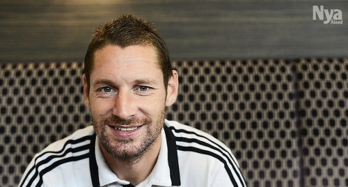 ANDRA GÅNGEN Målvaktstränaren Craig Wight basade över Åland United en kort period i vintras som interimtränare mellan Gary Williams och Giovanni Costantino. Nu leder han tränarstaben säsongen ut, samtidigt som han även fortsättningsvis sköter målvaktsträningen.