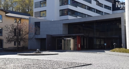 ÅBO RÄTTSCENTER Rättegången hålls i Egentliga Finlands tingsrätt i Åbo eftersom lokalerna i tingsrätten i Mariehamn inte räcker till.