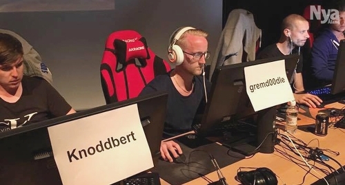 PÅ LAN Delvis åländska Team Klanname var ett av fyra CS:GO-lag som spelade slutspel i PGCL. På bilden ser vi (från vänster) ålänningarna Marcus ”Knoddbert” Carlsson, Emil ”Grem” Mattsson samt Pargasbördiga Michael ”ZyCora” Lund (bosatt i Lemland) och Lars ”atHoL” Ehrman.