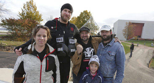 GLADA För den nya parken. Katja Rajavuori, Robert Helenius, Rene Janetzko, Sioli Trescher och Falk Trescher är alla nöjda över den nya skejtparken.