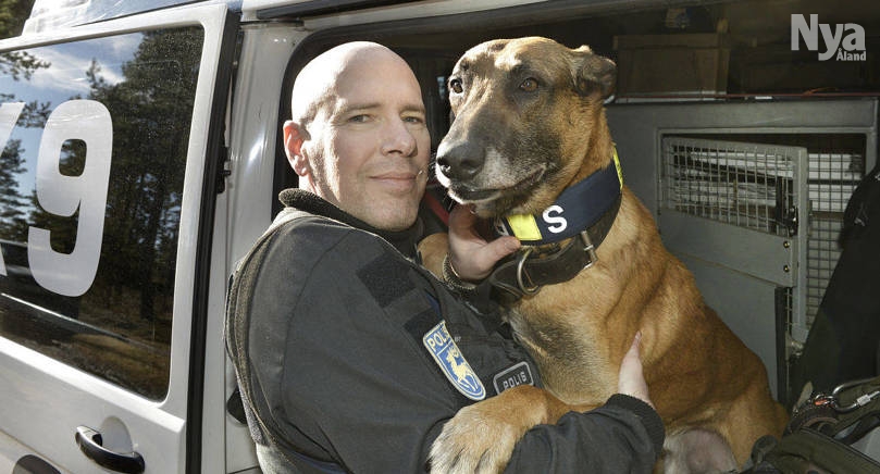 Se när polishunden Ollivier tränar personsök