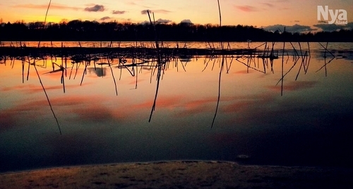 SÅRAT Dagens bild är tagen av den flitiga väderfotografen ”Tussen” Häggblom och visar hur det har sårat utmed stränderna (det lägger tunn is närmast strandkanten).