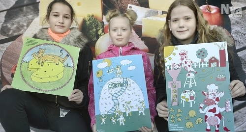 TECKNARE Ellinor Mattsson, Fanny Jansson och Therese Kerwien är de tre vinnarna i ÅCA:s teckningstävling.