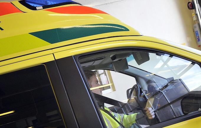 Kollision mellan personbil och mopedbil