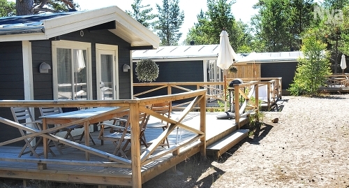 TILL SALU Ägarna Janina och Peter Lindström har drivit Degersands resort i tio år. Nu säljer de turistanläggningen och hoppas att nästa ägare ska fortsätta med att utveckla verksamheten.