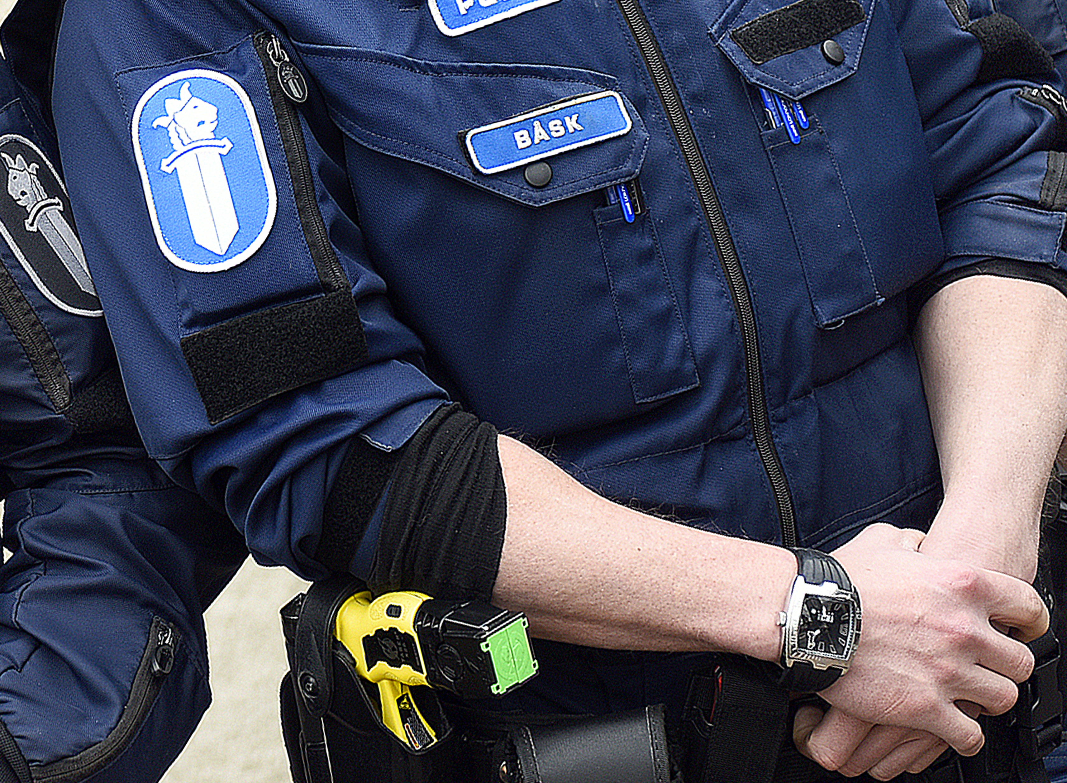 Efterlyst person bar kniv