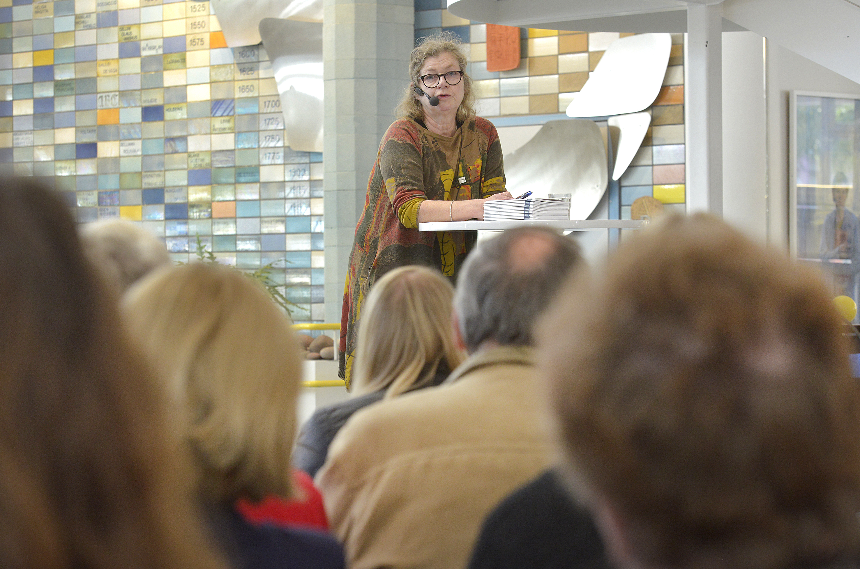 Svenskans ställning diskuterades