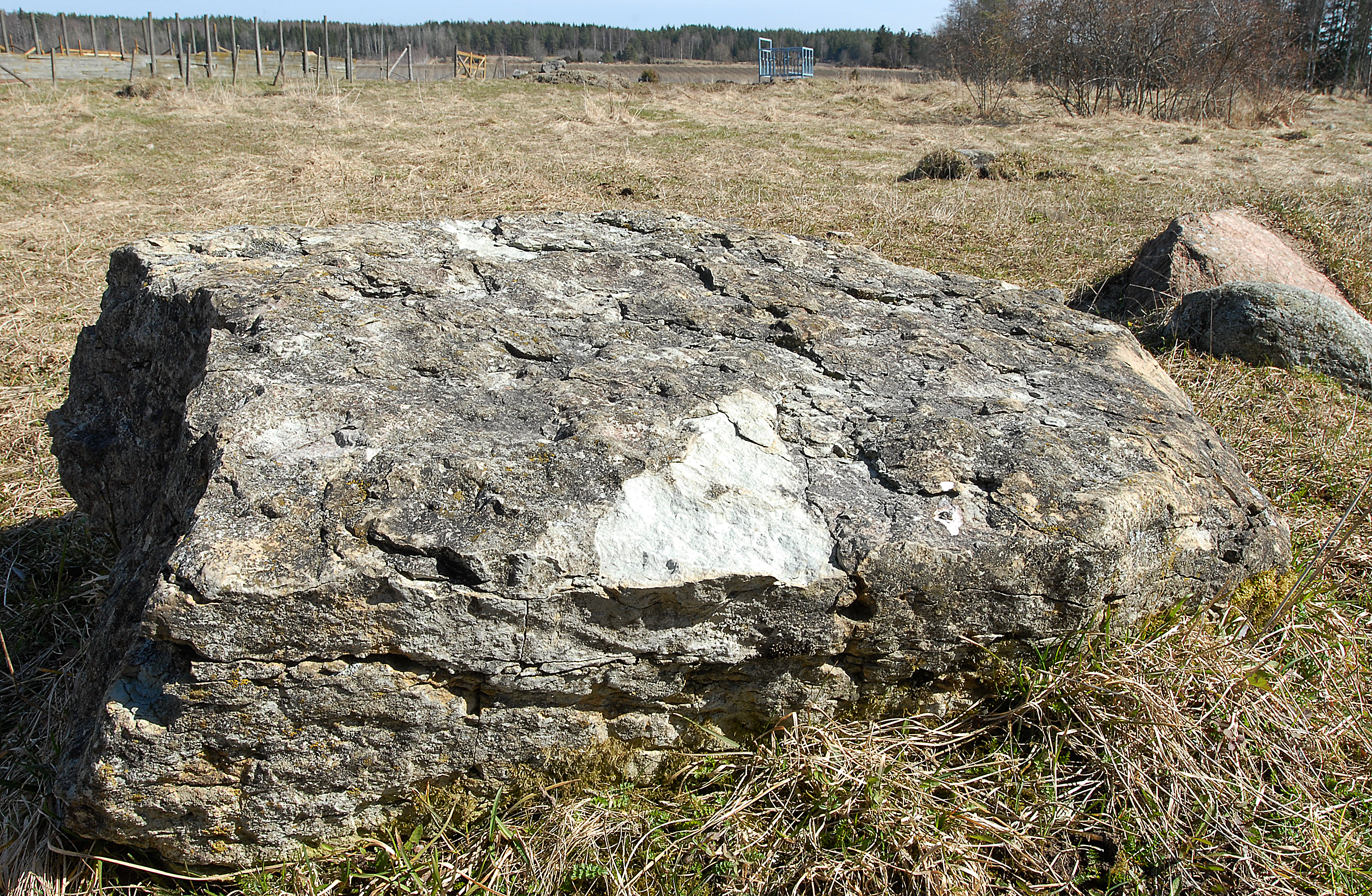 300 gropar står i vägen för åker
