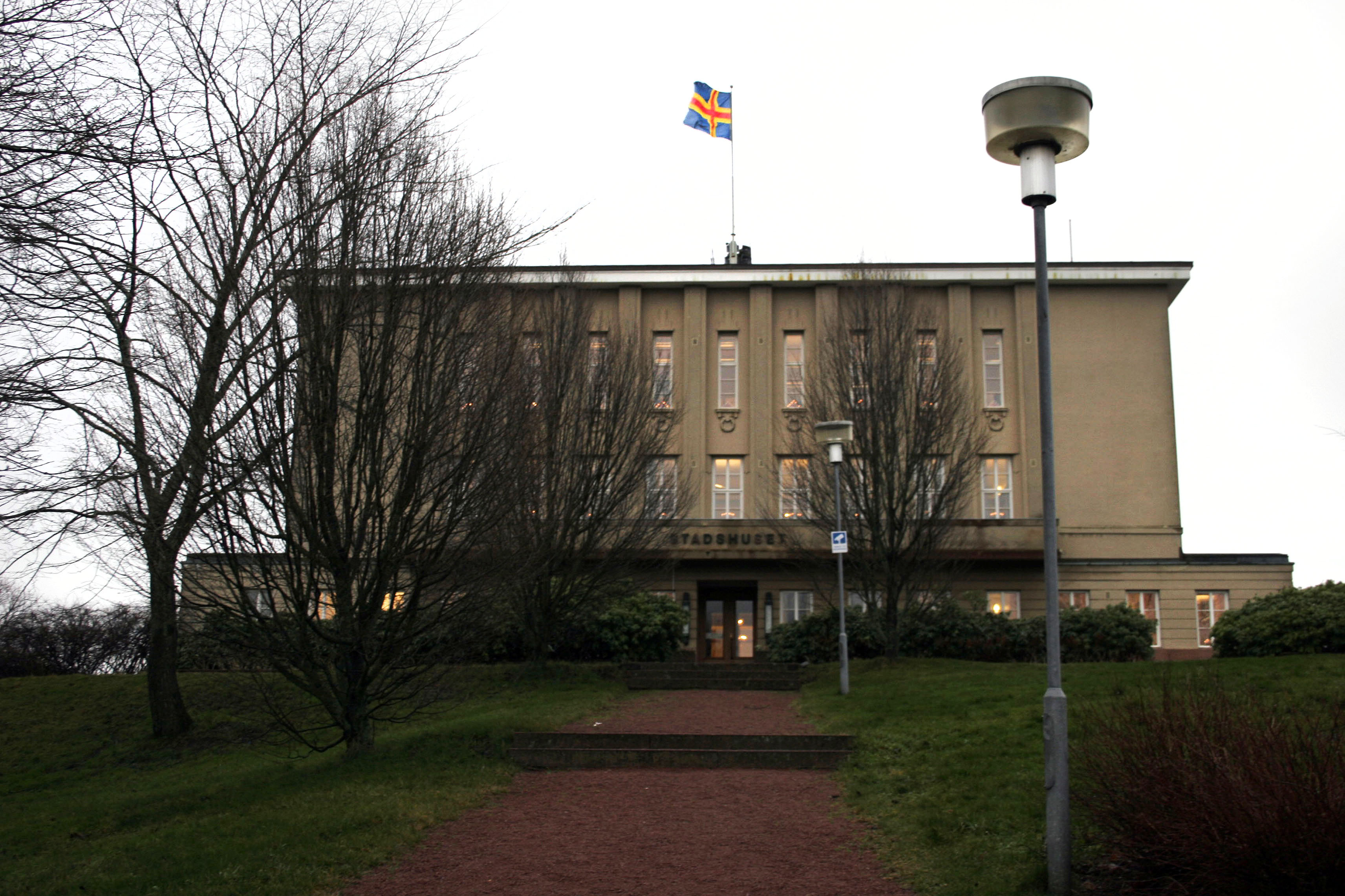 Vad är det nu man vill dölja?