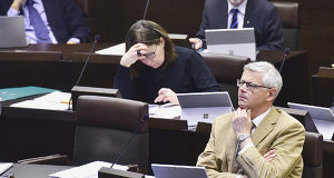 Oppositionen redo för lagmotion om fastighetsskatten