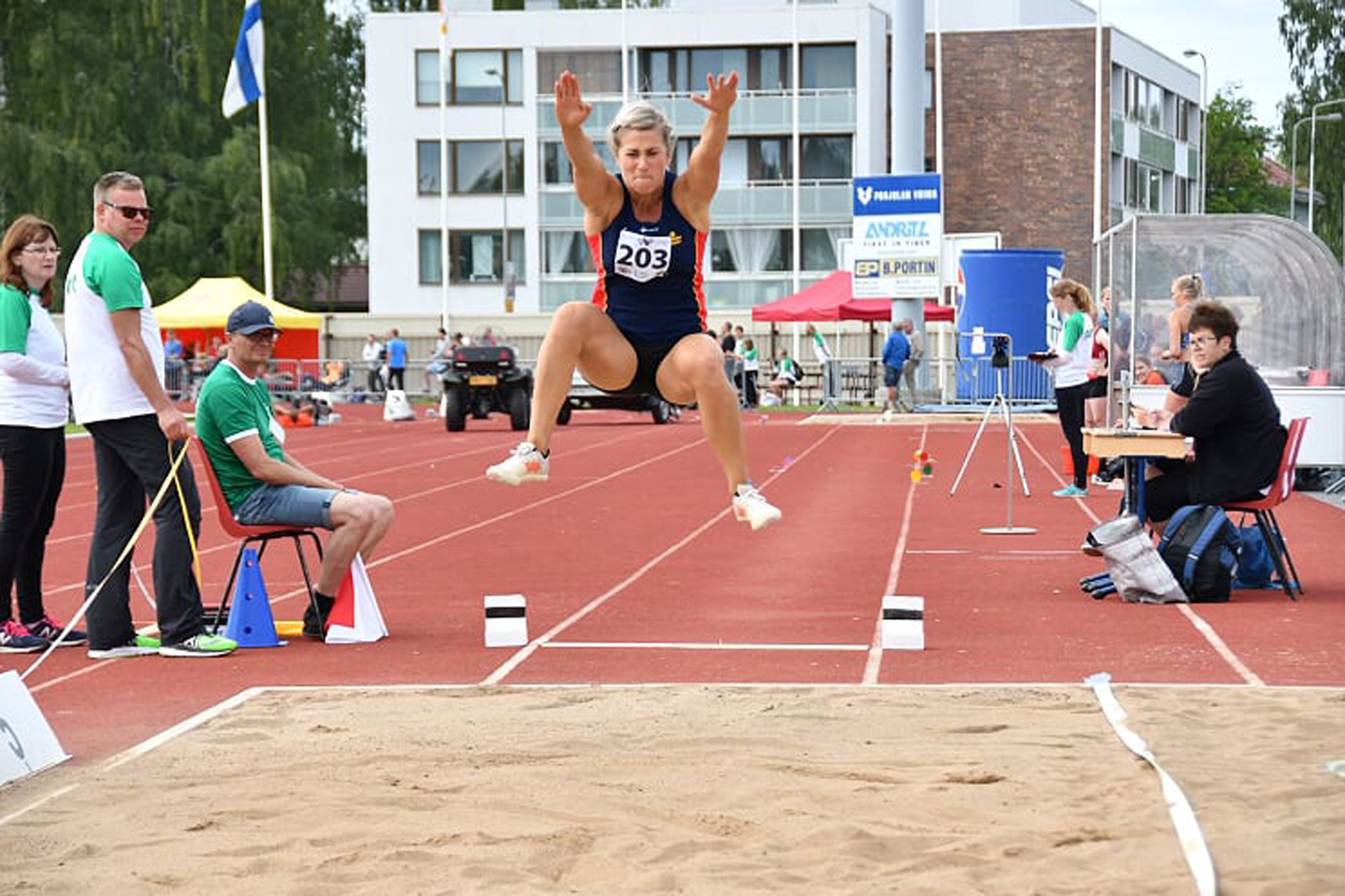 Wiss FM-nia i längdhopp