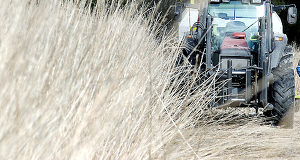 Varnar för markbrand vid slåtter
