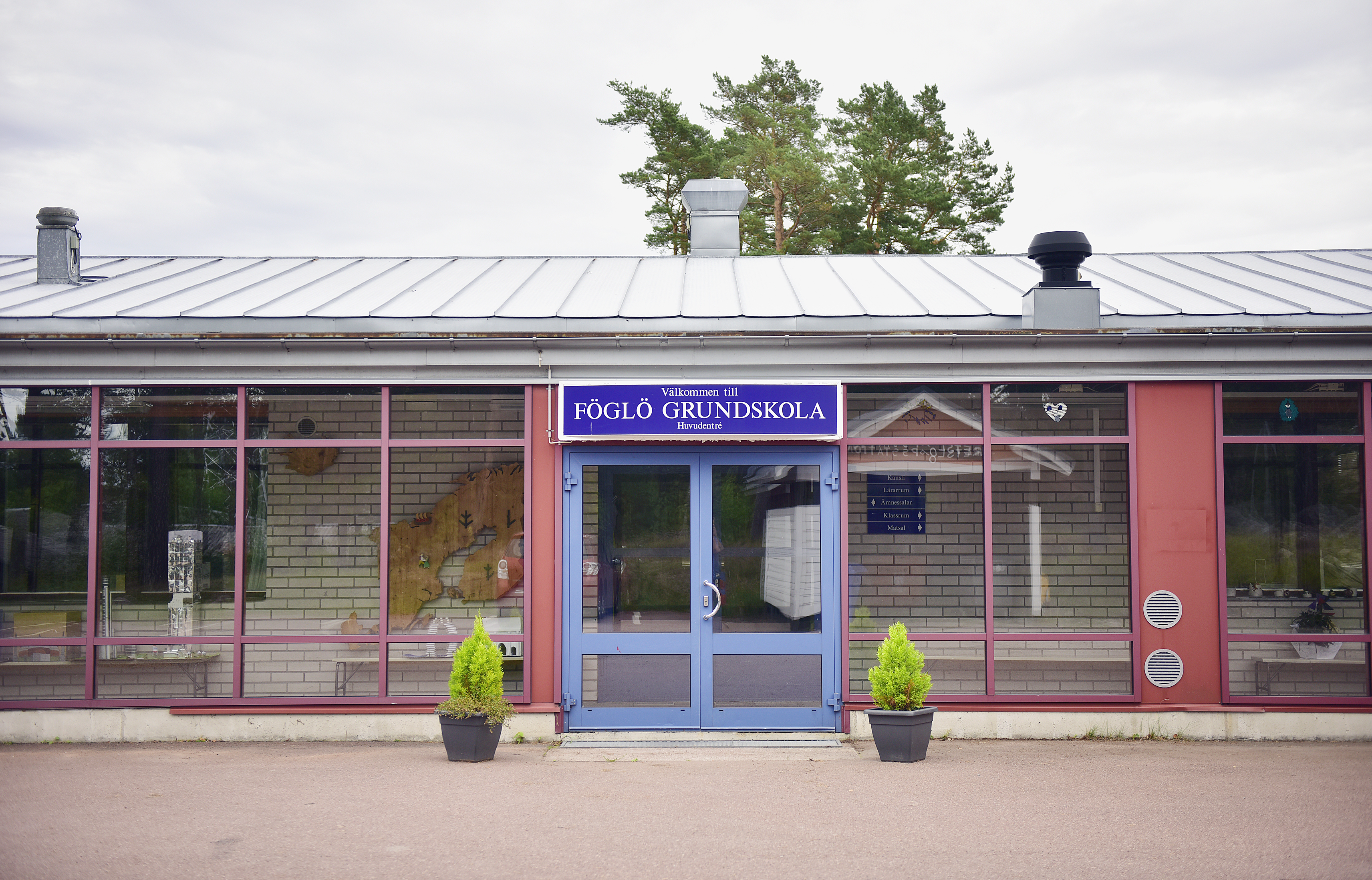 Cirka 1 600 ännu utan el- skärgårdsskola stängd