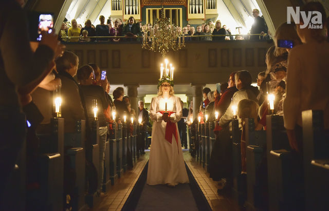 Se bilder från luciafirandet