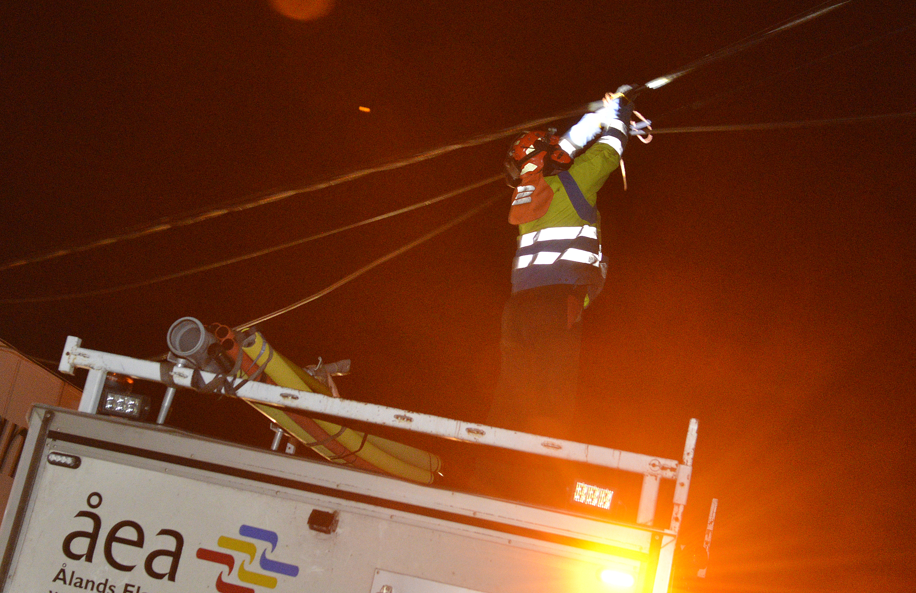 Fast bosatta utan ström ska meddela ÅEA