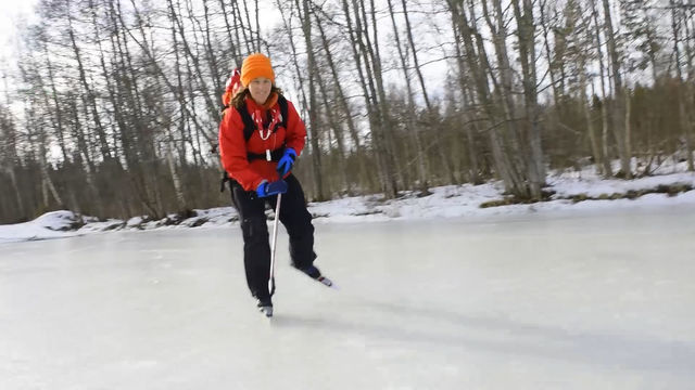 På glid över frusen fjärd