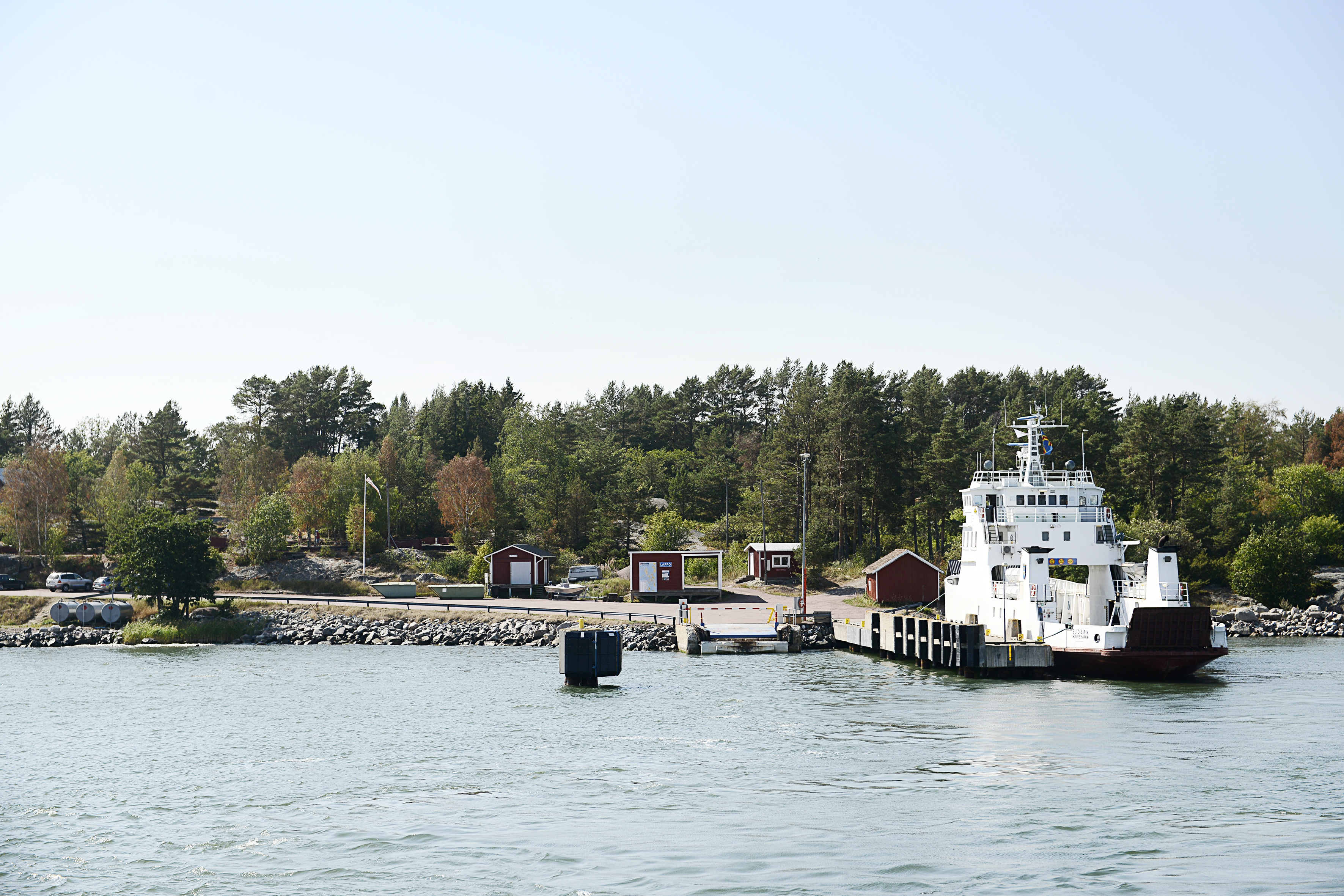Fullbokade färjor ger brist på foder