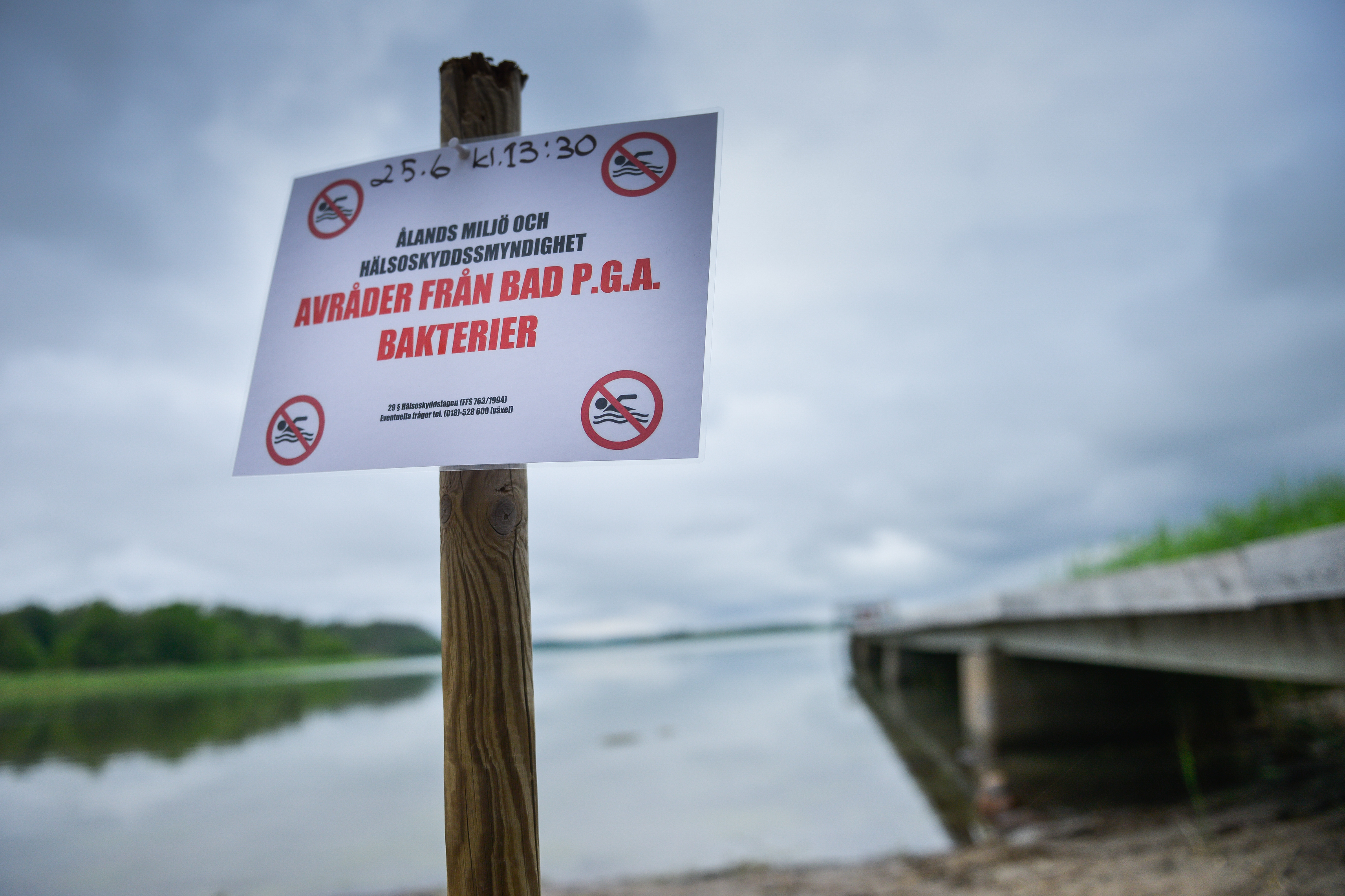Avråder från bad vid minst åtta stränder