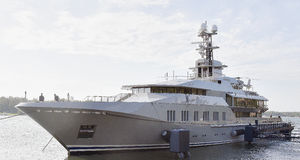 Miljonyacht lade till i Västra hamnen