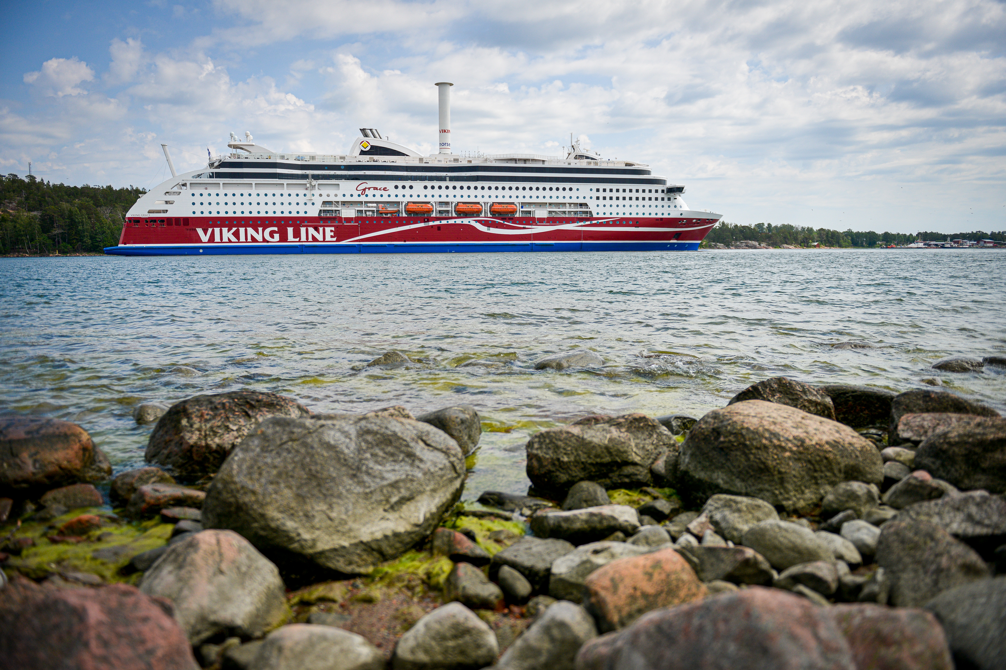 Ömsen sålde alla Viking-aktier till redarfamilj