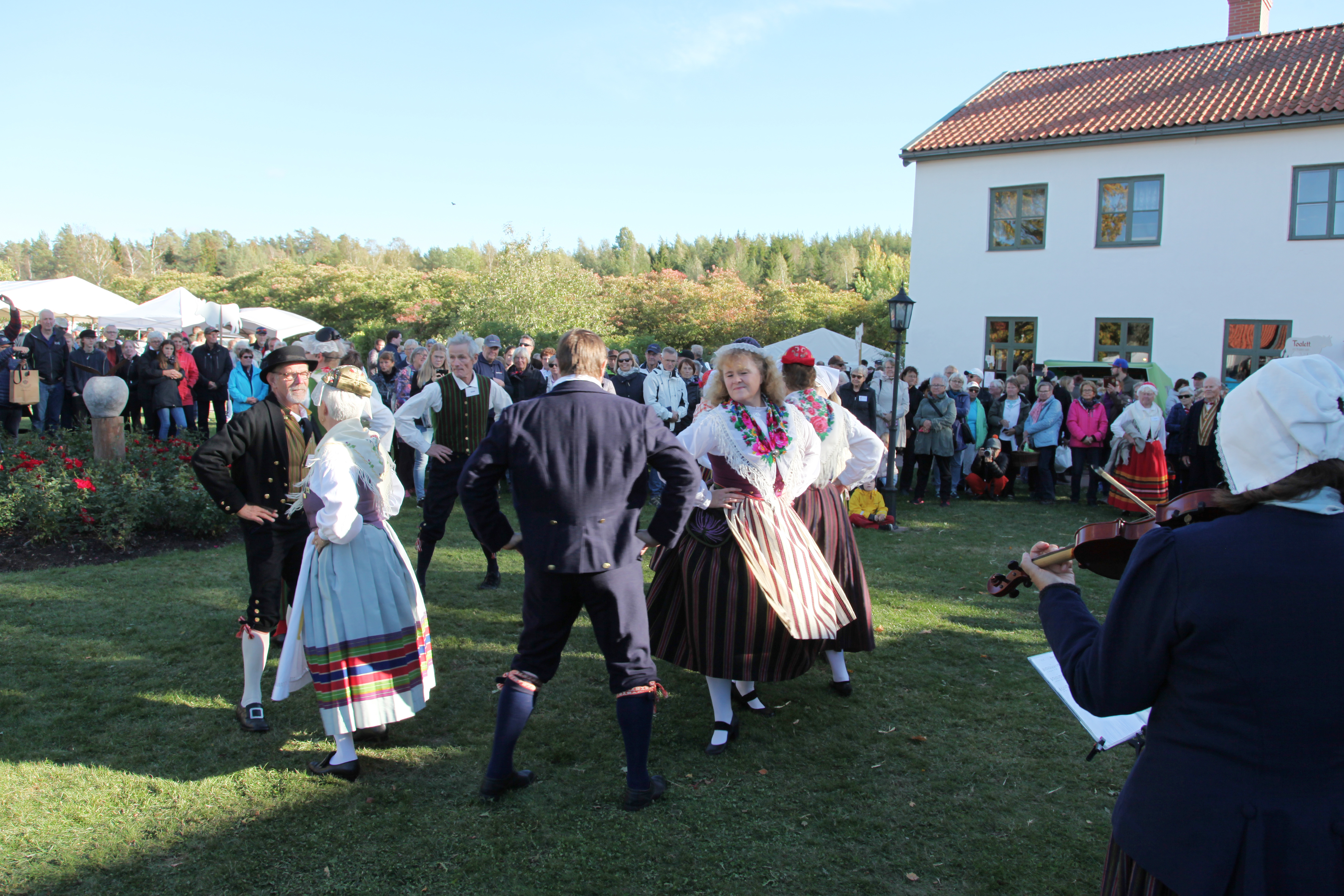 Marthorna vill fira folkdräktens dag