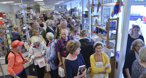 Lång kö till Wiklöfs boksignering