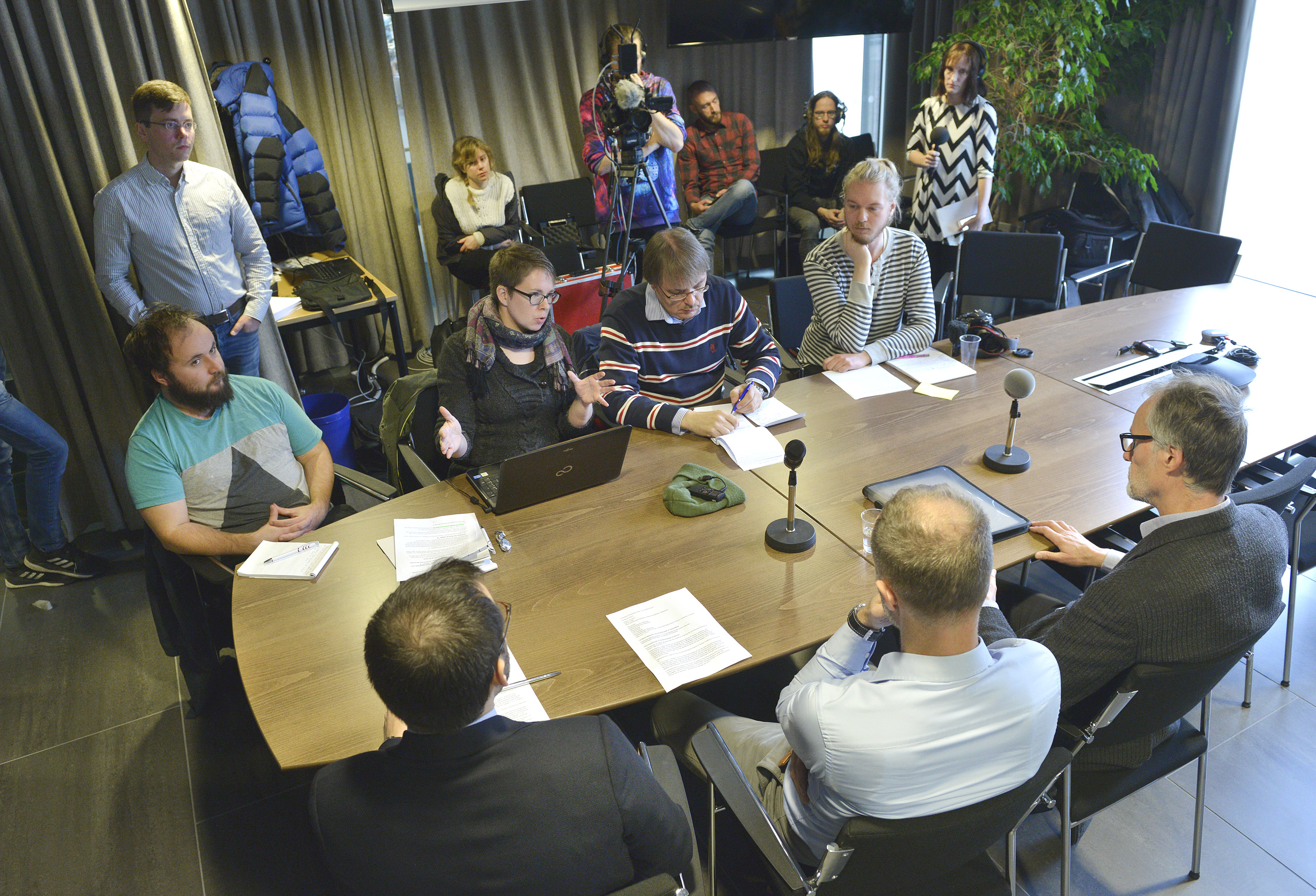 Febril aktivitet innan i-röstningen lades ner