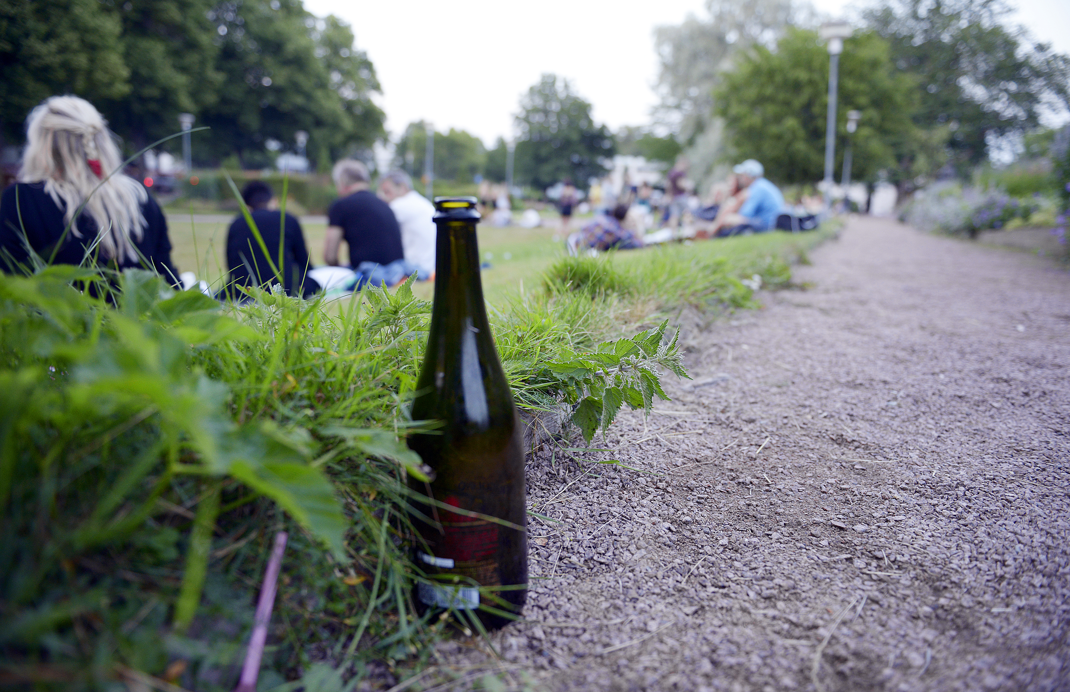 Åtal för bilist som var nära köra på två personer