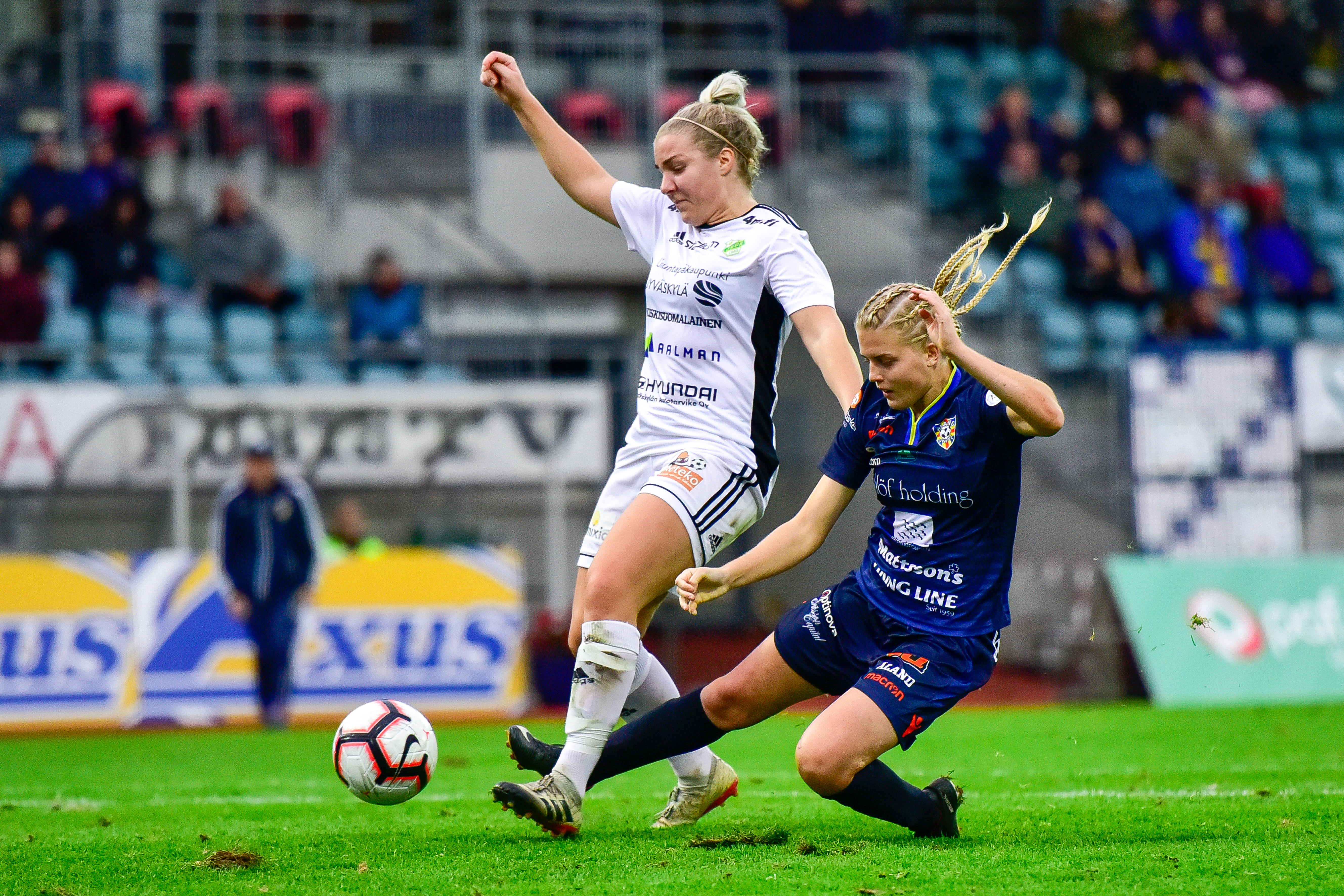 Isabella Mattsson förlänger