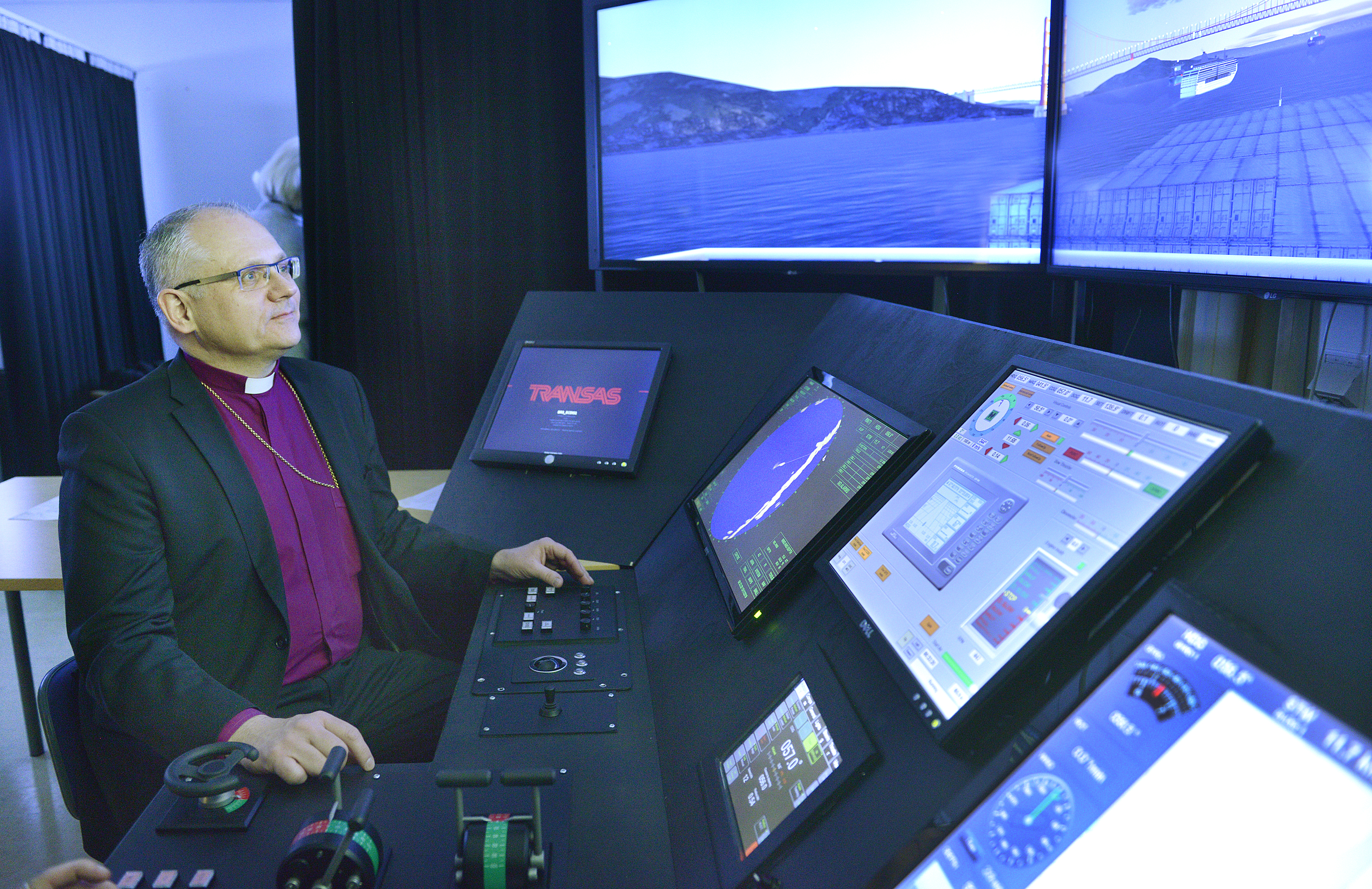 Från Borgå stift till Sjöfartsgymnasiets fartygssimulator