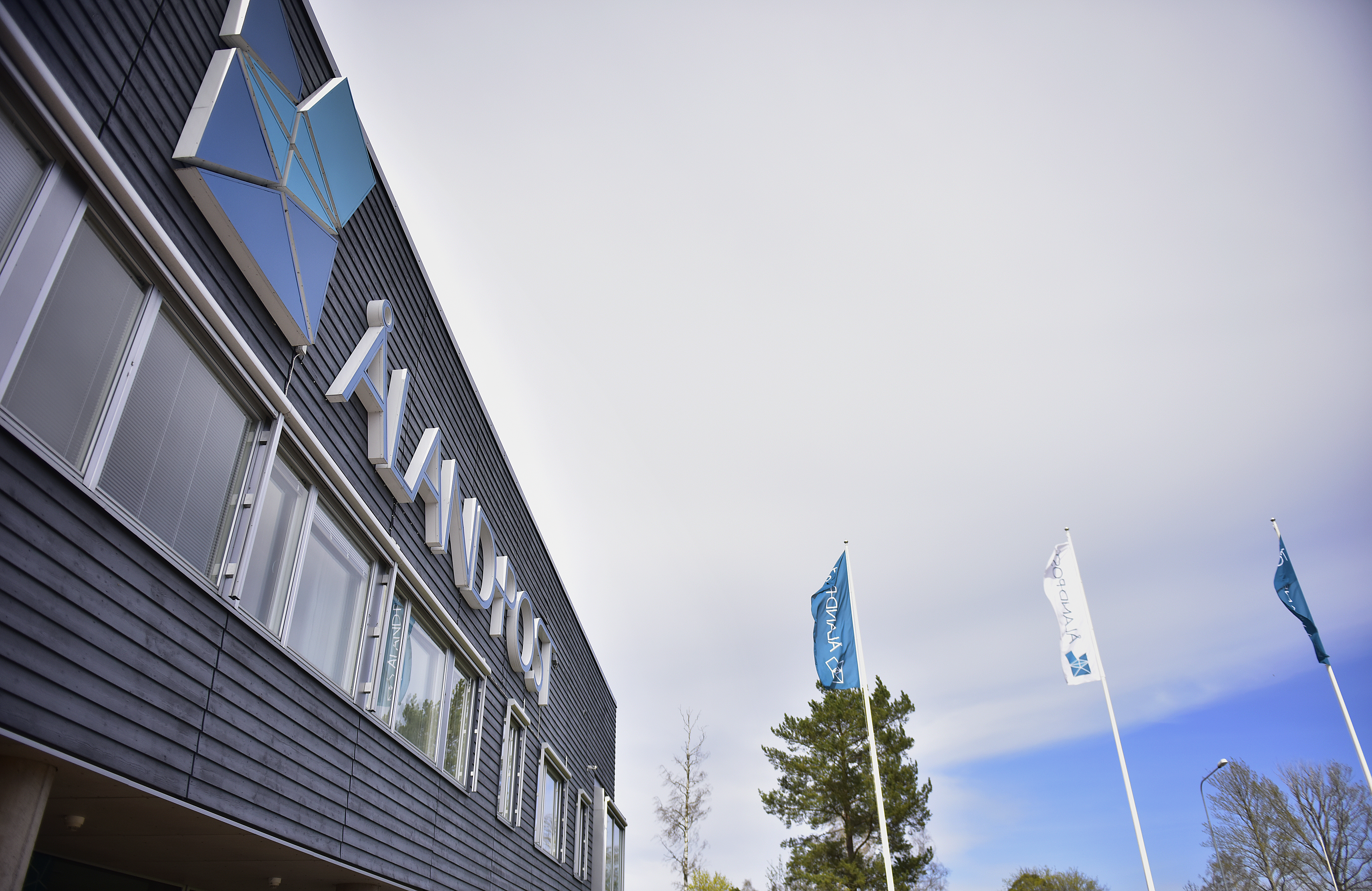 Postens anställda går ut i stödstrejk