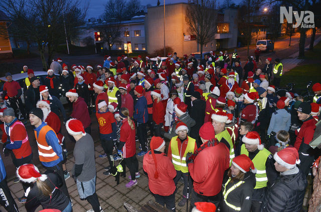 Tomteloppet en populär start på julen