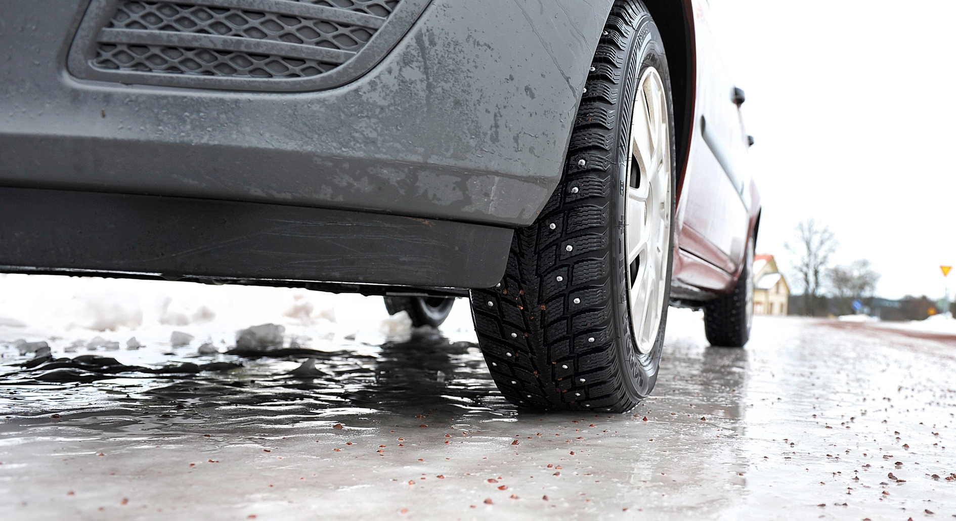 Två trafikolyckor i halkan