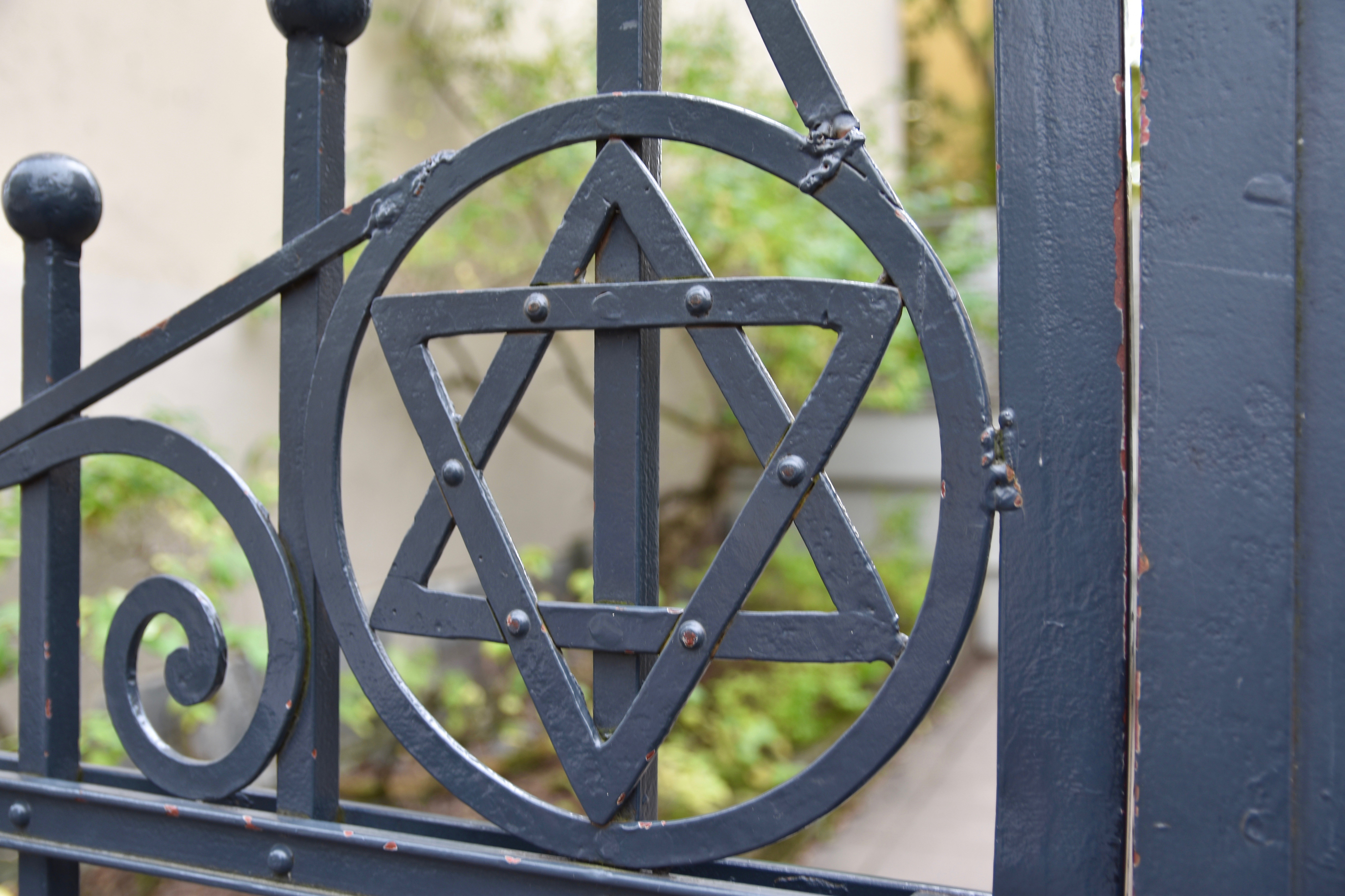 Vi får inte vända bort blicken