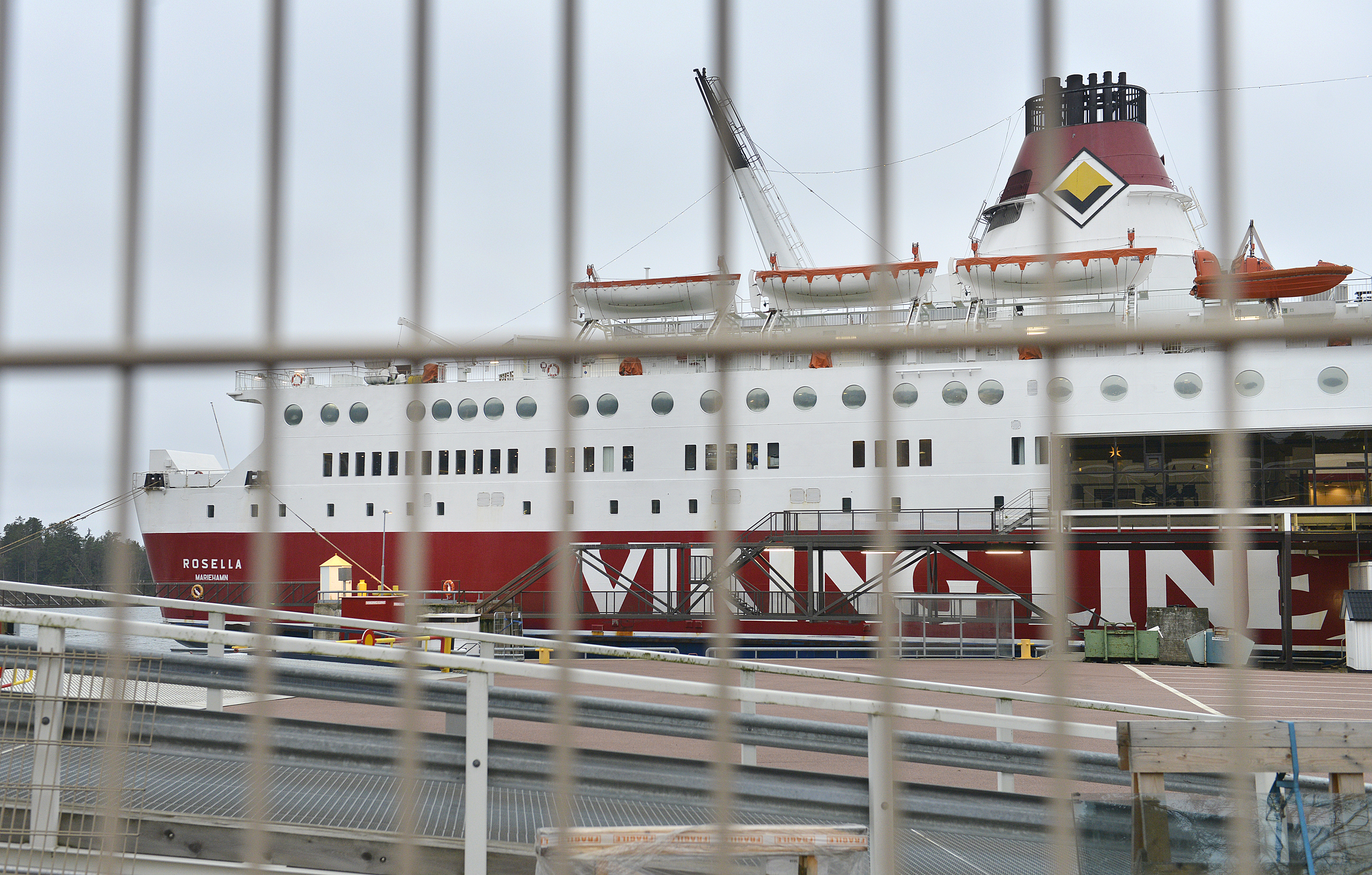 Rosella stötte ihop med fender
