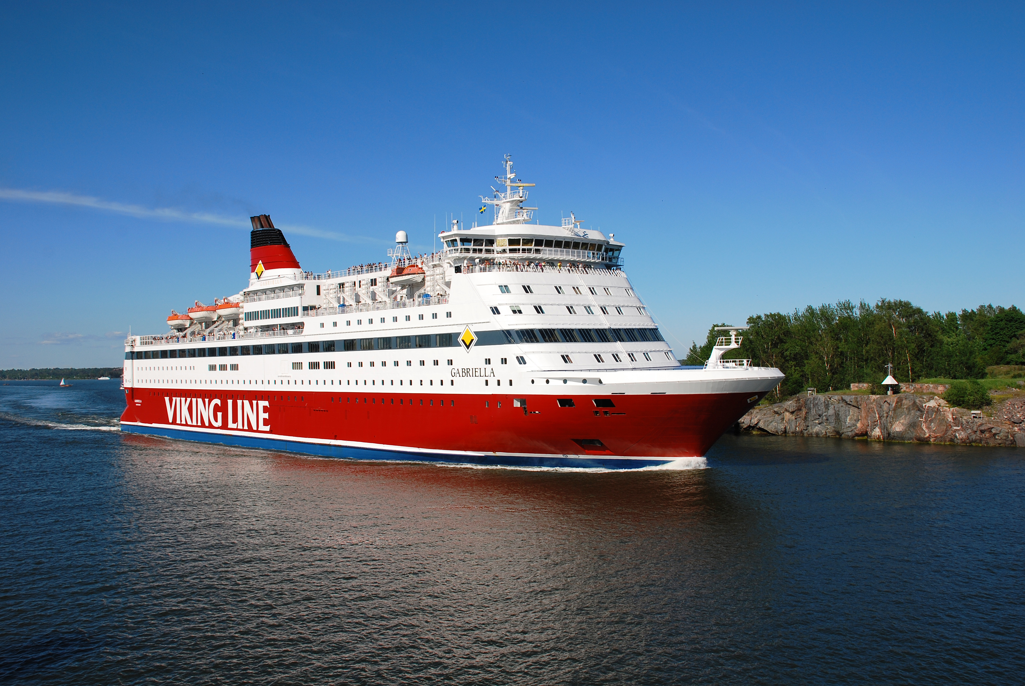 Vikingfärjor går förbi Mariehamn