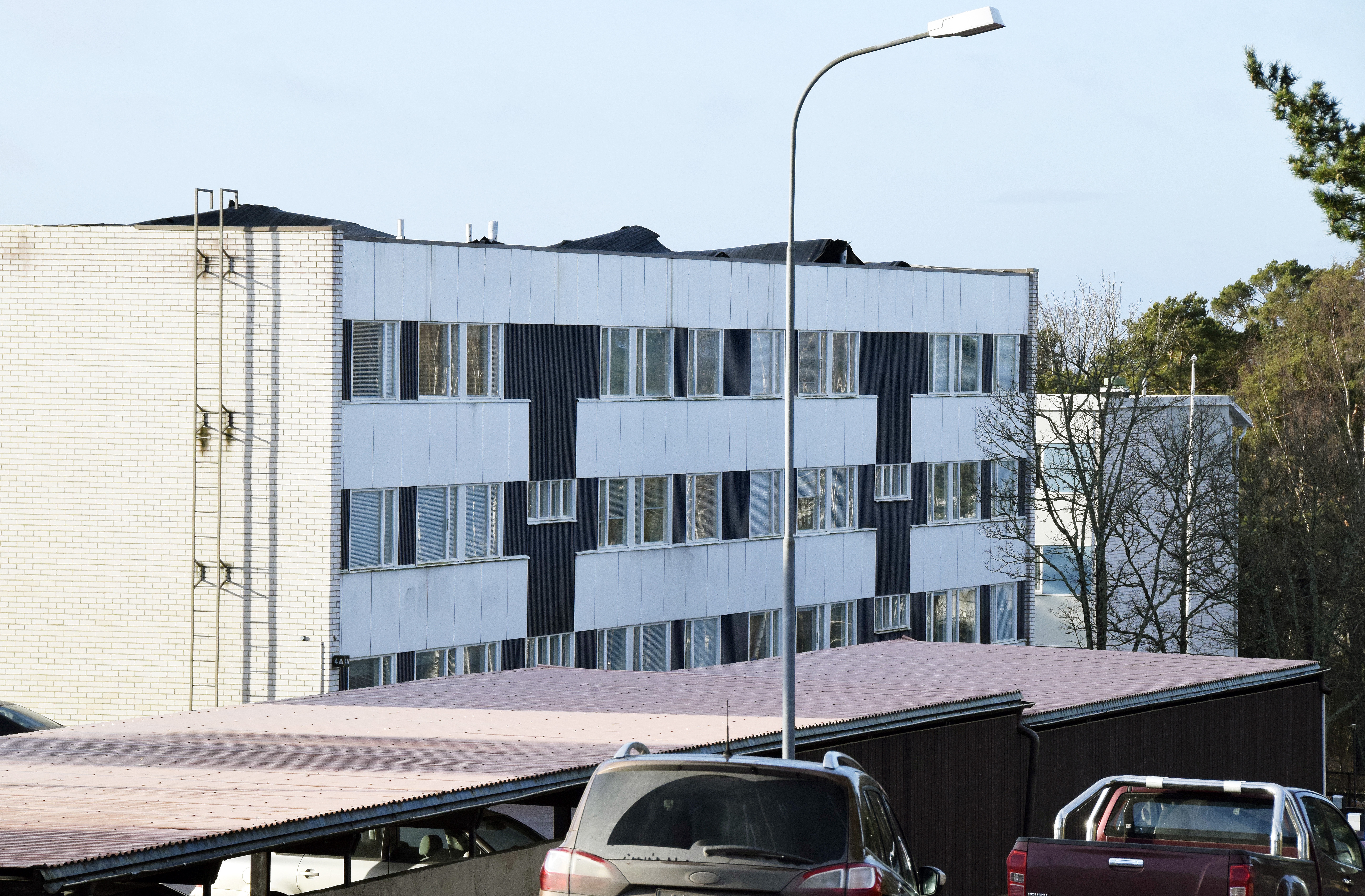 Vinden svepte med sig flera tak