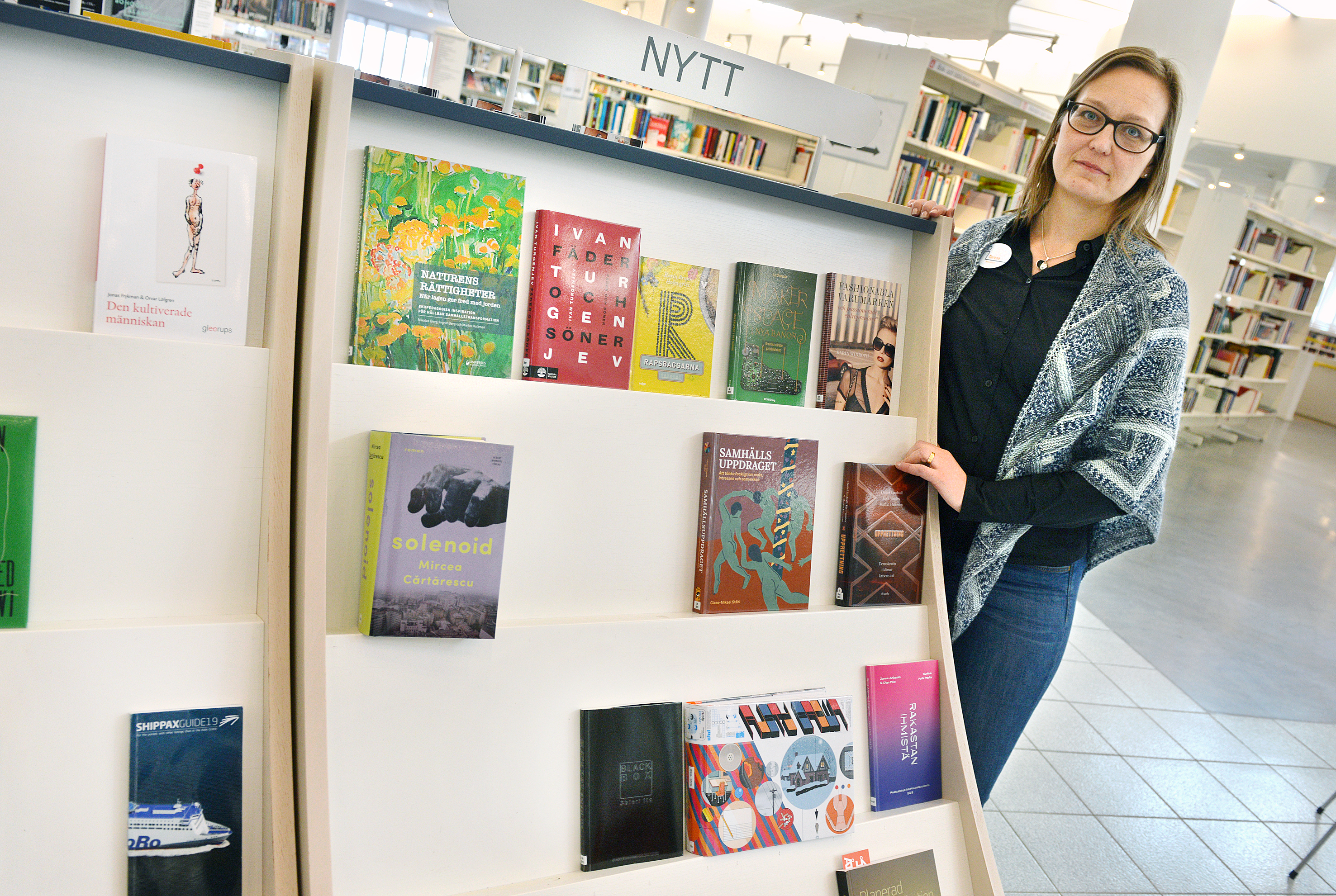 Rusning till biblioteket efter böcker