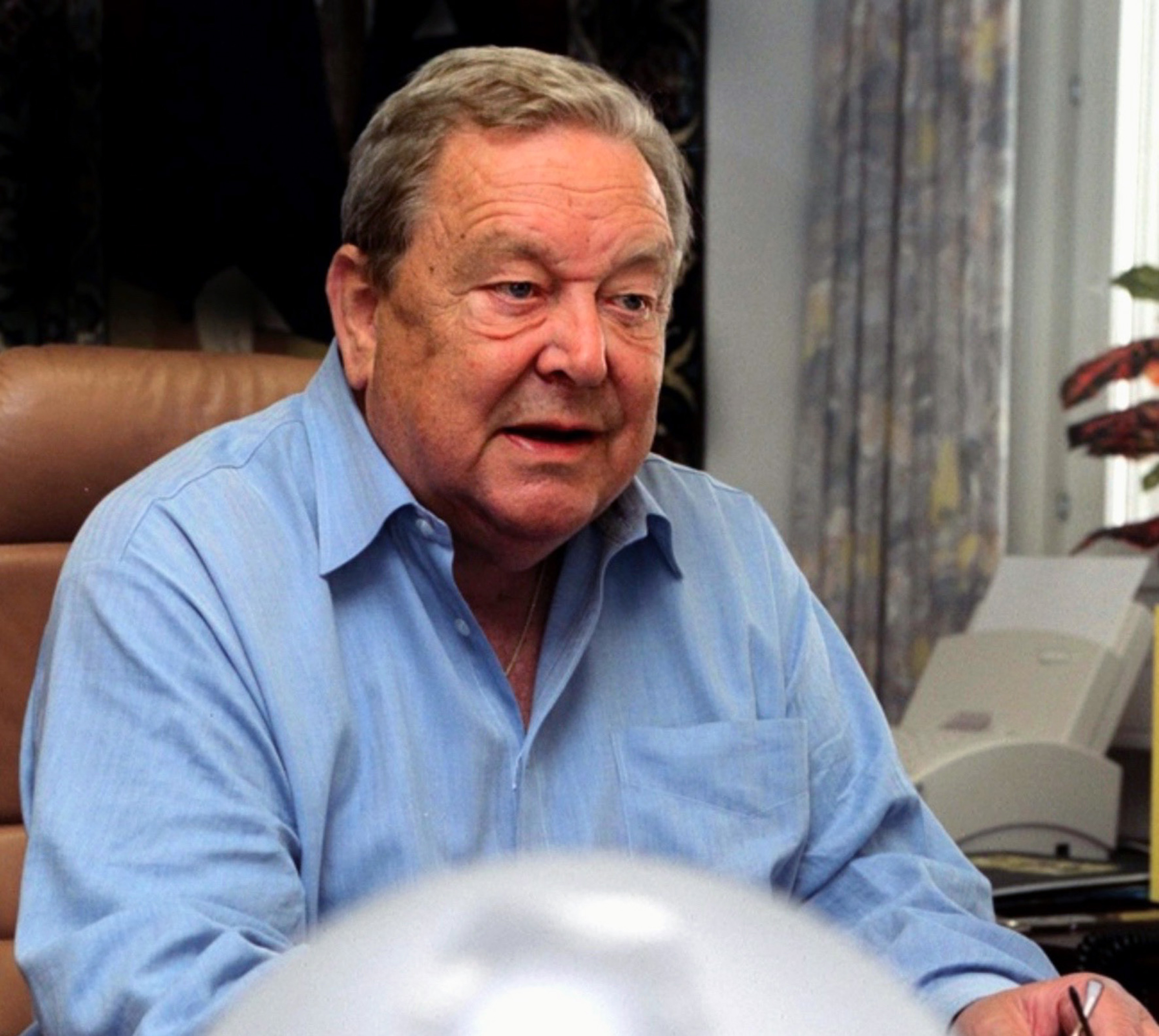 Wiklöf köpte fotbollslegendarens utmärkelser