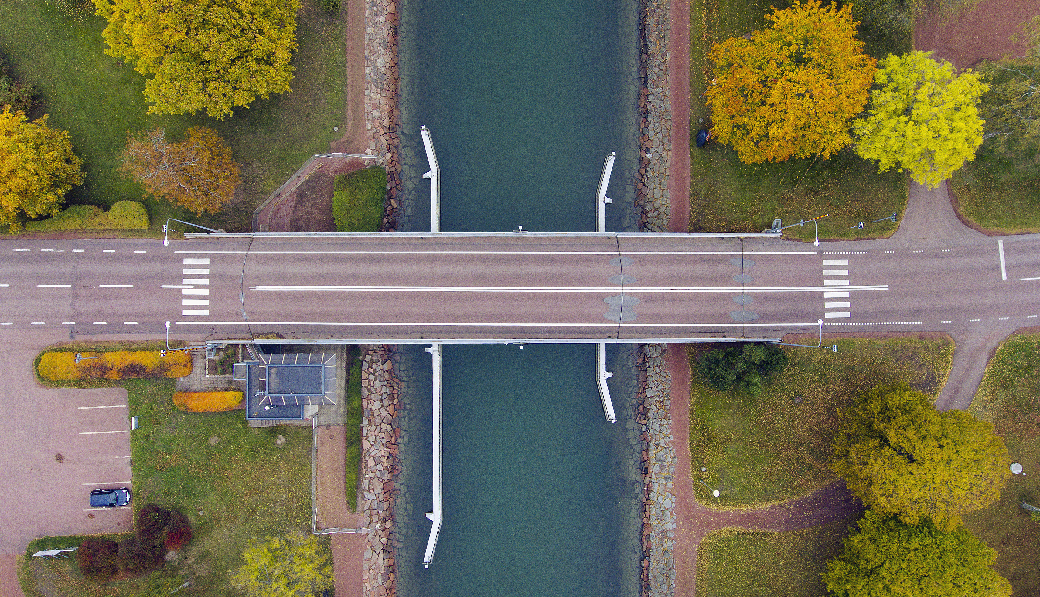 Halvstängt över Lemströms bro